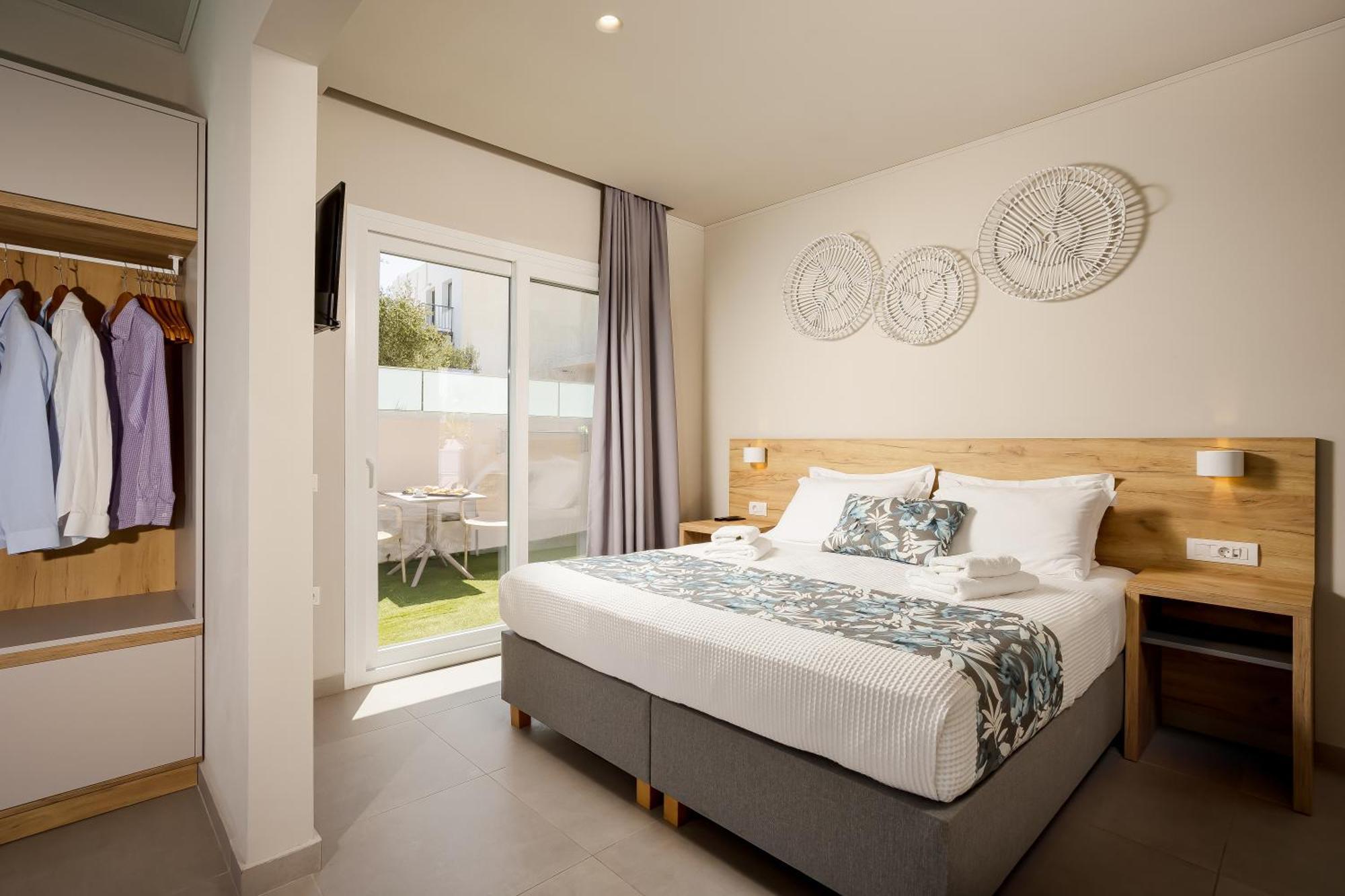Sarpidon Suites Agia Marina 外观 照片