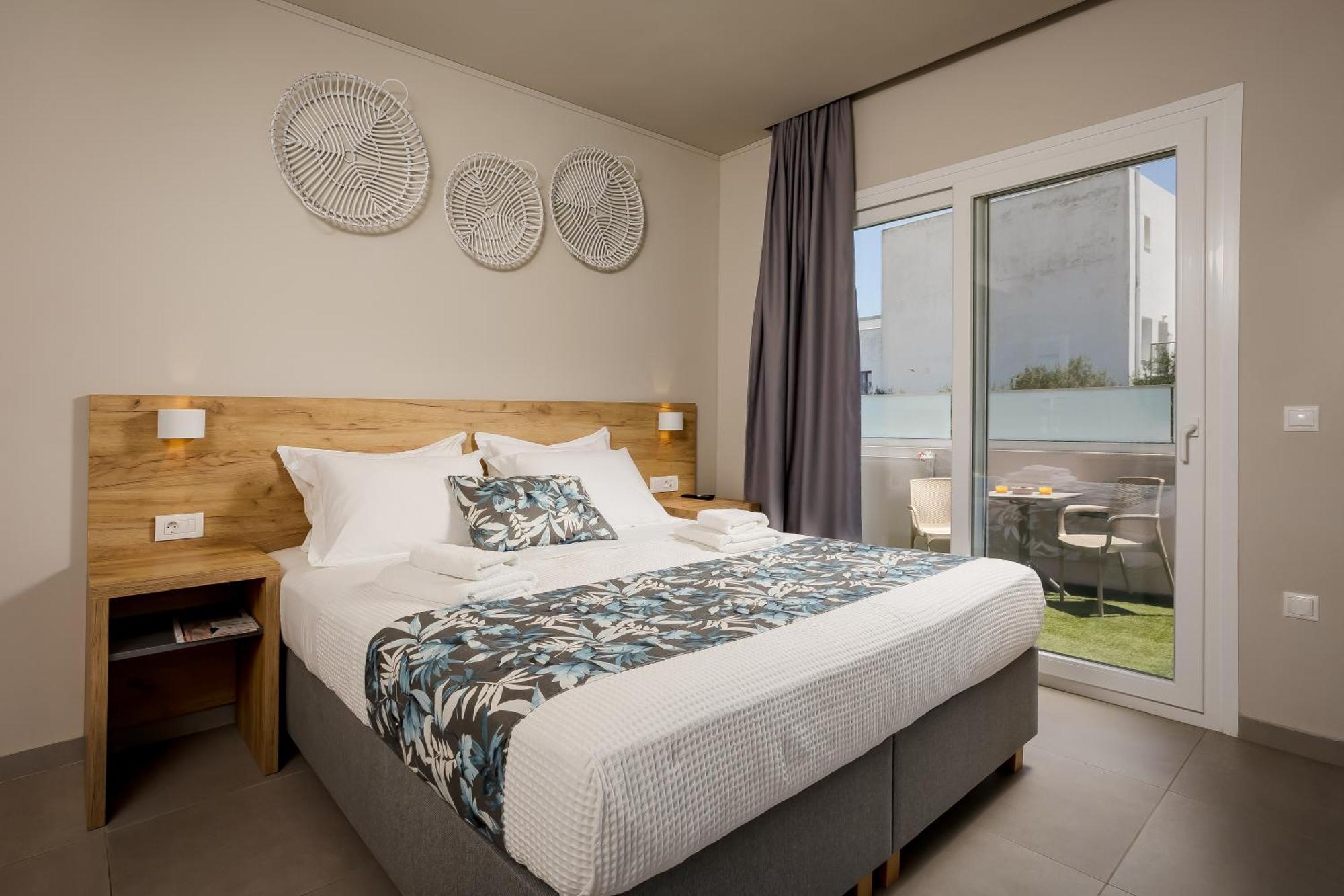 Sarpidon Suites Agia Marina 外观 照片
