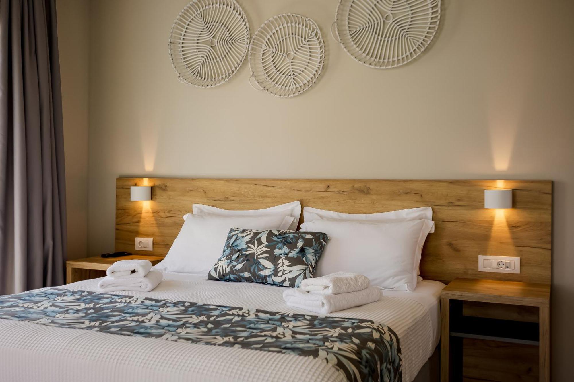Sarpidon Suites Agia Marina 外观 照片